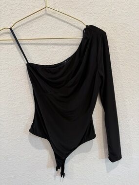 21 Saints black bodysuit asymmetrical off the shoulder cut out design